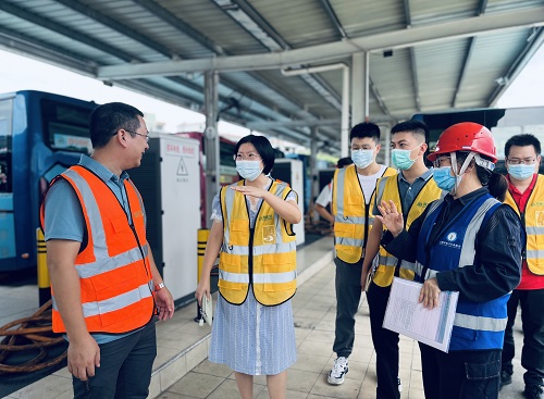 市發改局率隊蒞臨榴花充電站開展能源安全生產督導檢查